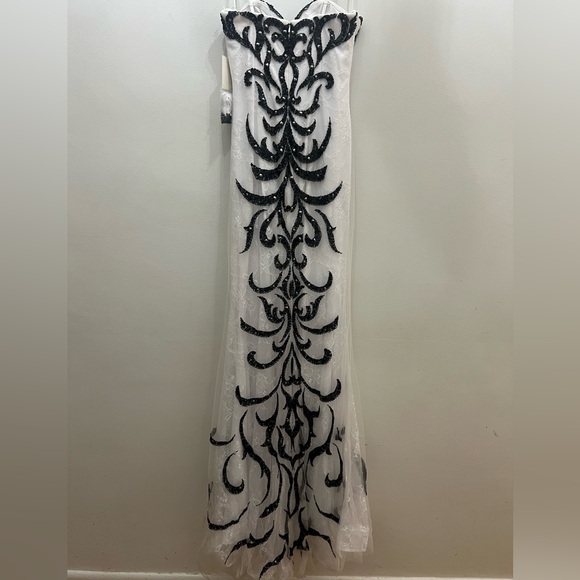 Aidan Mattox Strapless White Dress with Black Embellished Lace Detail - Picture 9 of 11